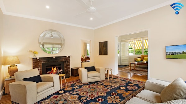 Ceiling Fans, DVD Player, Fireplace, Television, Wi-Fi 