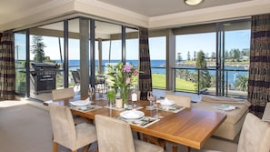 Apartment 602 Sebel Kiama | Dinning area