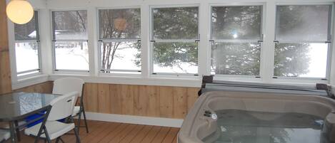 3 season porch with seating and nw Jacuzzi
