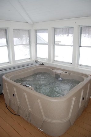 NEW Jacuzzi in 3 season room attached to the house