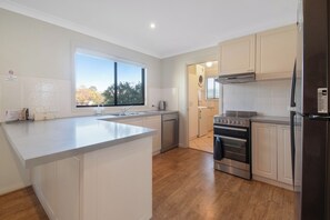 Fully equipped kitchen with laundry