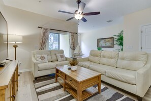 Living Room | Free WiFi | Smart TV