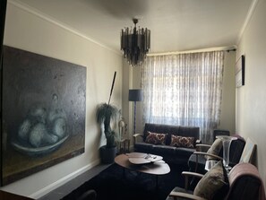 Wollongong-cbd-vacation-business-executive-traveller-iconic-art deco_00120