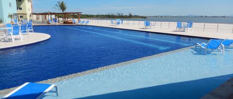 Vista da Piscina e Lagoa