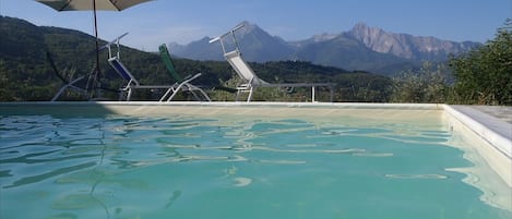 Pool life at Casa del Falcetto