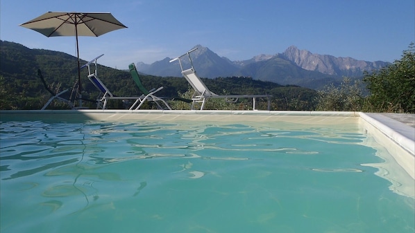 Pool life at Casa del Falcetto
