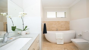 Bath Tub, Hairdryer, Laundry, Washing Machine