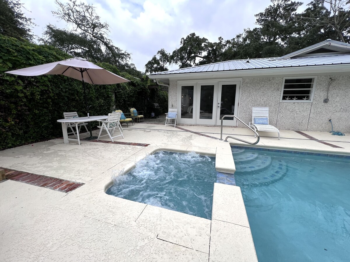 Free Golf Cart! Heated Pool & Spa! Walk to Beach & Village!
