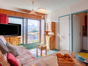 Möbel, Eigentum, Tabelle, Komfort, Holz, Orange, Fenster, Couch, Beleuchtung, Wohnzimmer
