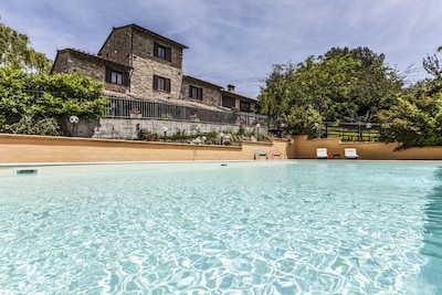 Farmhouse with pool, perfect for families and groups of friends