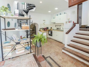Möbel, Eigentum, Cabinetry, Zimmerpflanze, Regal, Holz, Pflanze, Regale, Blumentopf, Die Architektur