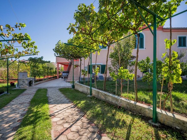 Real Estate, Property, Residential Area, Tree, Neighbourhood, House, Daytime, Architecture, Building, Home