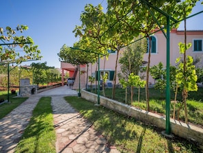 Real Estate, Property, Residential Area, Tree, Neighbourhood, House, Daytime, Architecture, Building, Home