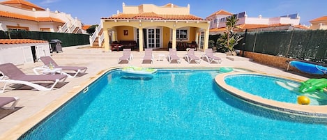 Villa Amarillo with separate kiddie pool