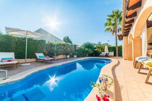 House by the sea with pool in Mallorca