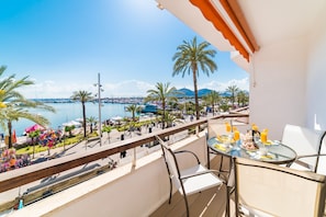 Seafront apartament in Puerto Alcudia with terrace