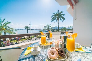 Apartment mit Terrasse und Meerblick in Puerto Alcudia