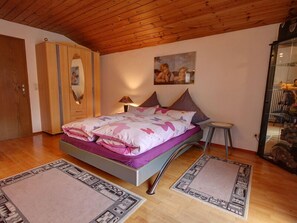 Ferienwohnung für 4 Personen, 2 Schlafzimmer mit Balkon, 58 m²-2. Schlafzimmer