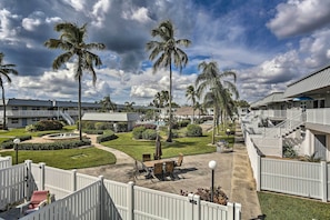 The condo has access to the pool, hot tub, covered picnic areas, and grills!