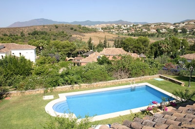 Villa de lujo en el valle de El Paraiso de la Costa del Sol