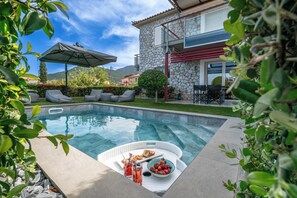 Private pool