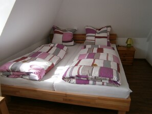 ...Doppelbett,...
