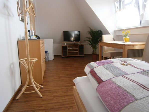 Doppelzimmer mit Kühlschrank,...