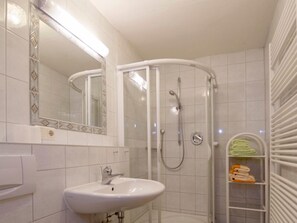 Ferienwohnung Sulzberg für 2 Personen, 1 separater Schlafraum, 32 m²-Badezimmer