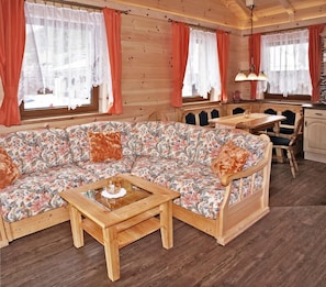 Chalet für 1-2 Personen, neuerbautes Holzhaus,65 qm,W-LAN,separates Schlafzimmer