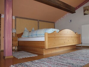 Ferienwohnung 5 Falkensteinblick, 4 Pers., Schlafzimmer, Wohnschlafraum, 60 qm-Schlafzimmer