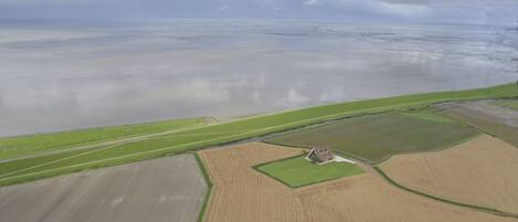Cottage located directly at the Wadden Sea, part of UNESCO World Heritage