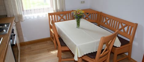 Ferienwohnung für 6 Personen, 2 Schlafzimmer, Küche, Terrasse, 73 qm-Essbereich