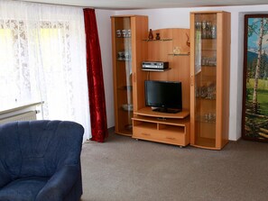 Ferienwohnung für 6 Personen, 2 Schlafzimmer, Küche, Terrasse, 73 qm-Wohnzimmer