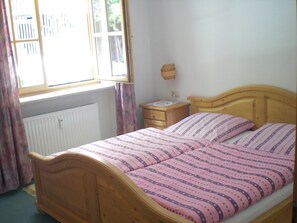 Ferienwohnung Nr. 2, 48 qm für 1-2 Personen-Schlafzimmer