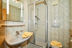 2-Raum-Ferienwohnung Nr. 3 mit Balkon und herrlicher Aussicht-Dusche mit WC