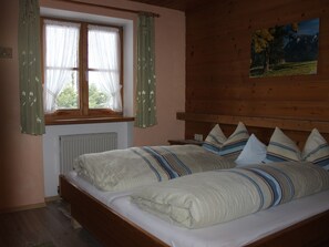 Ferienwohnung 2 Kienbergblick, 4 Personen, Schlafzimmer, Wohnschlafraum, 36 qm-Schlafzimmer