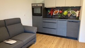 Ferienwohnung 1, 1-2 Personen, 37 qm, 1 Schlafzimmer, sonniger Südwest Balkon-Wohnküche