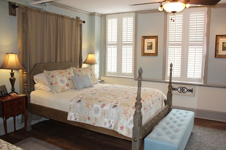 Super comfy bed, plantation shutters, artwork. City Market just outside