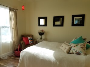 Bedroom 1: Queen bed