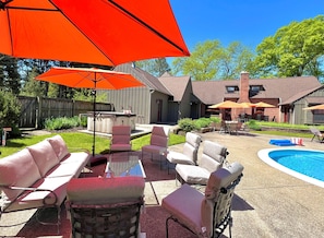 BACKYARD: pool, hot tub, privacy fence (pet proof), grill, dining for 18