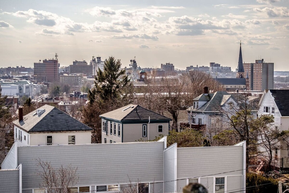 Panoramic Water, Island & City Views w/Private Roof Deck