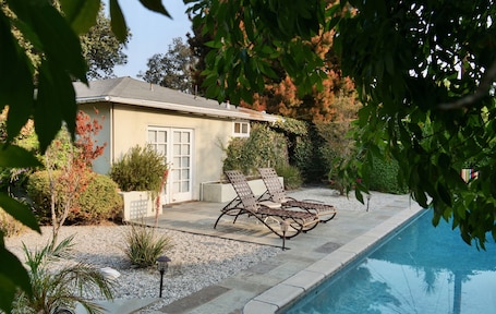 Guesthouse in the garden