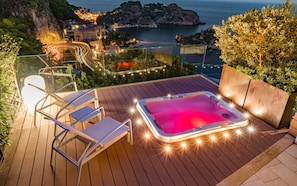 Private spa tub