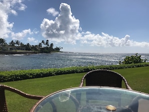Enjoy all of your meals on the large lanai facing the ocean - simply fabulous!