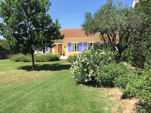 Le Canari is a beautiful, private villa just steps to the heart of St Remy.  