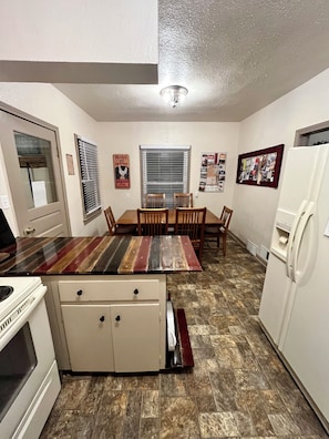 Kitchen Dining Area
