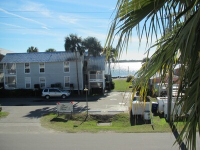 Sailors Choice - Apartment in Downtown Cedar Key with Gulf Views!