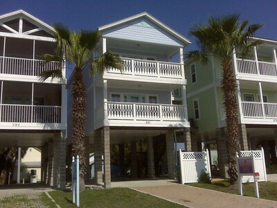 Sailors Choice - Apartment in Downtown Cedar Key with Gulf Views!