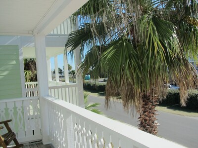 Sailors Choice - Apartment in Downtown Cedar Key with Gulf Views!