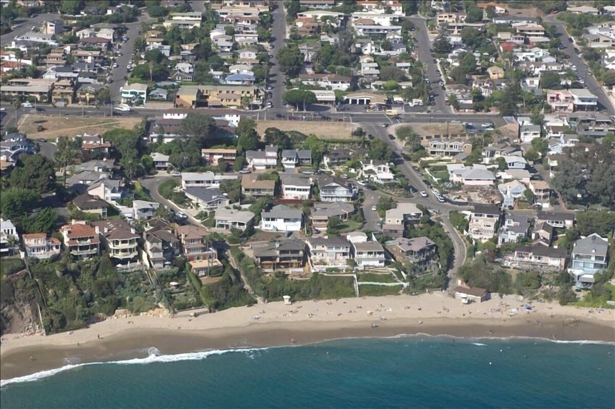 Ocean Views! Turnkey Absolutely Charming N Laguna Beach House